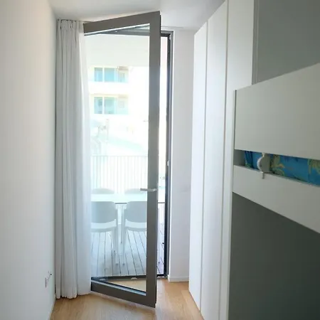 Apartment Shine 06 *